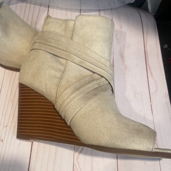 JC Faux Suede Leather Wedge Booties - Picture 3 of 7